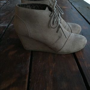 Laced Wedges